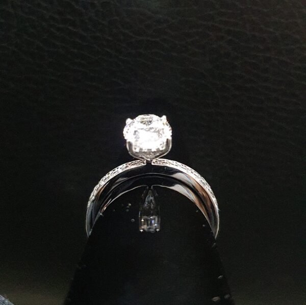 Oval Solitaire Ring Made in 10/14 KT Gold Embellished with Shinny Moissanite Diamonds For Birthday And Anniversary Gift For Special Person
