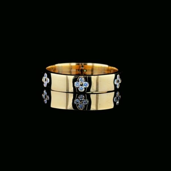 Beautiful Floral Round Diamond Ring Made In 18/14/10 KT Gold Studded With Shinny Moissanite Diamonds For The Birthday And Anniversary Gift